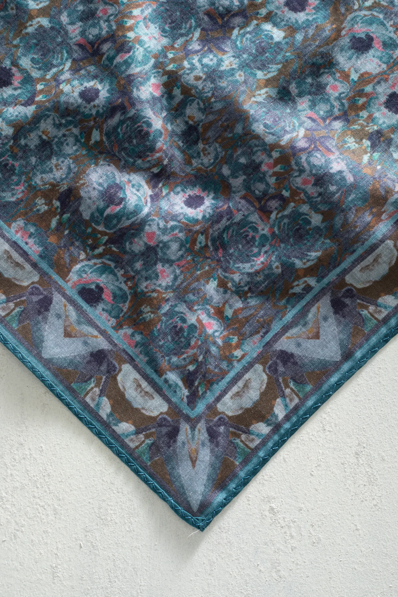 Aveyron Bandana - Image 2