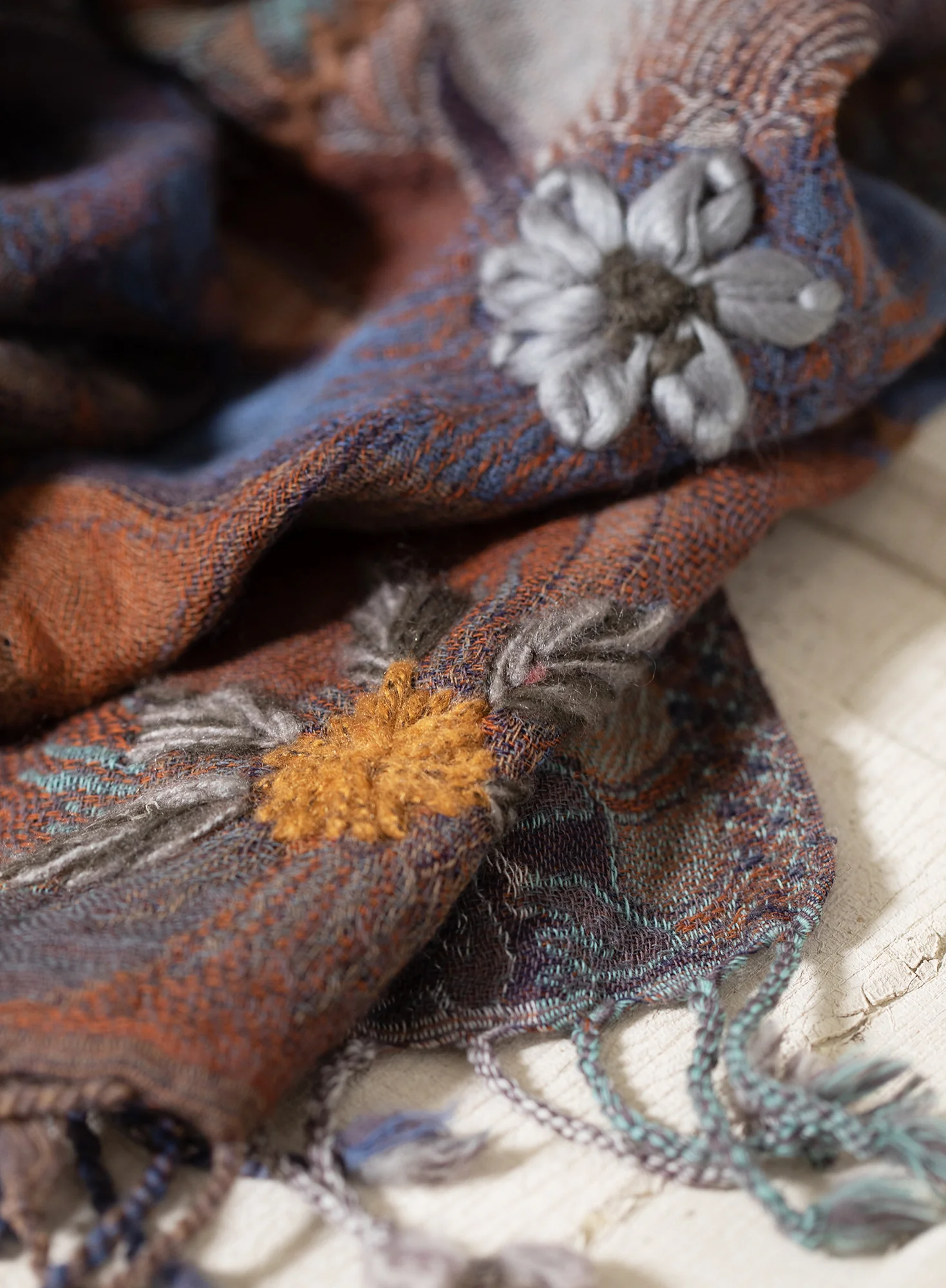 Brisa Embroidered Shawl - Image 2
