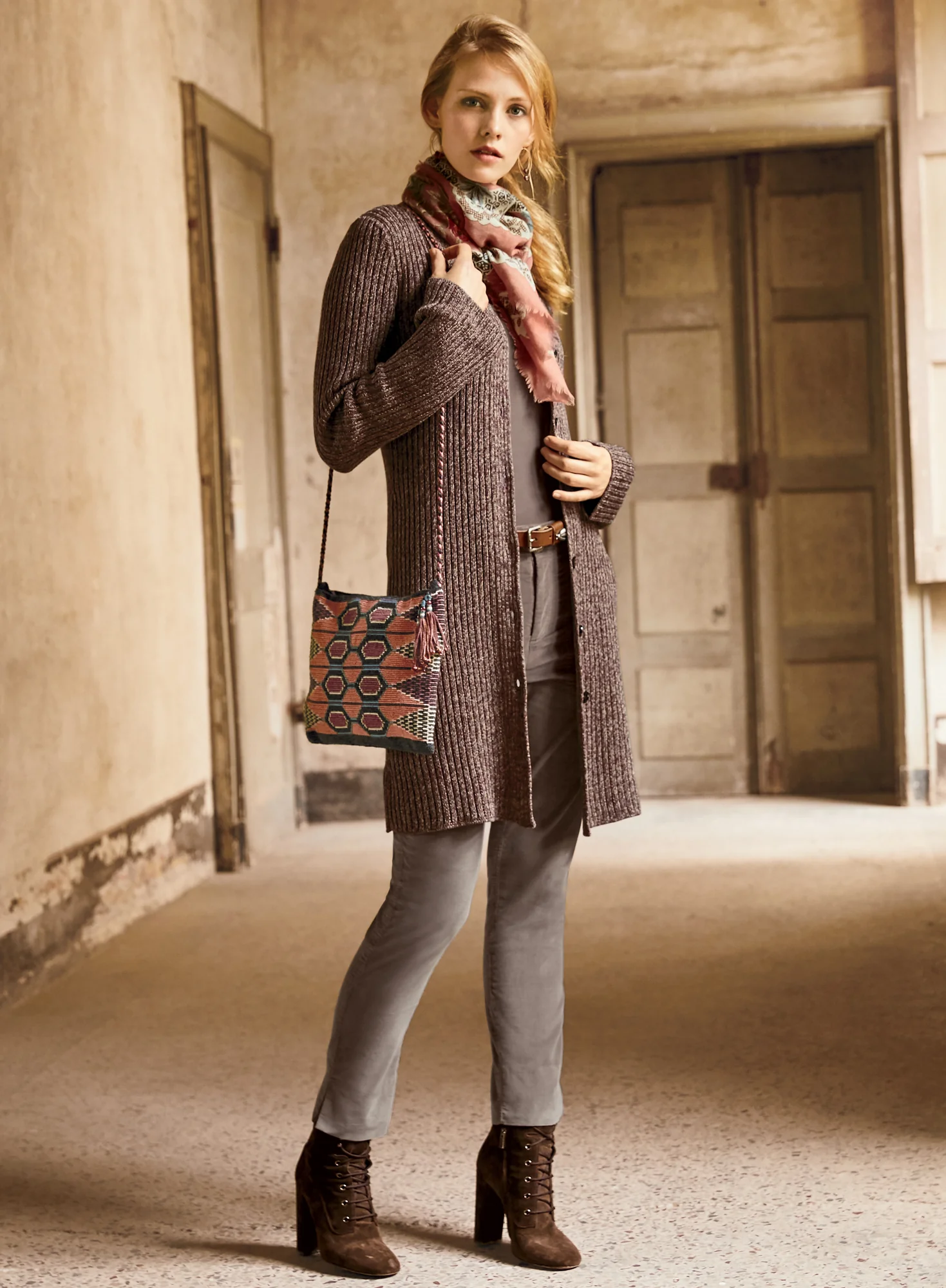 Cropped Velveteen Pants - Image 4