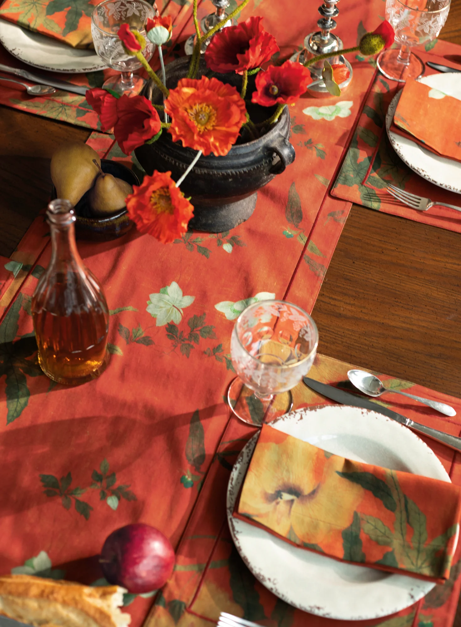 Hibiscus Tablerunner - Image 4
