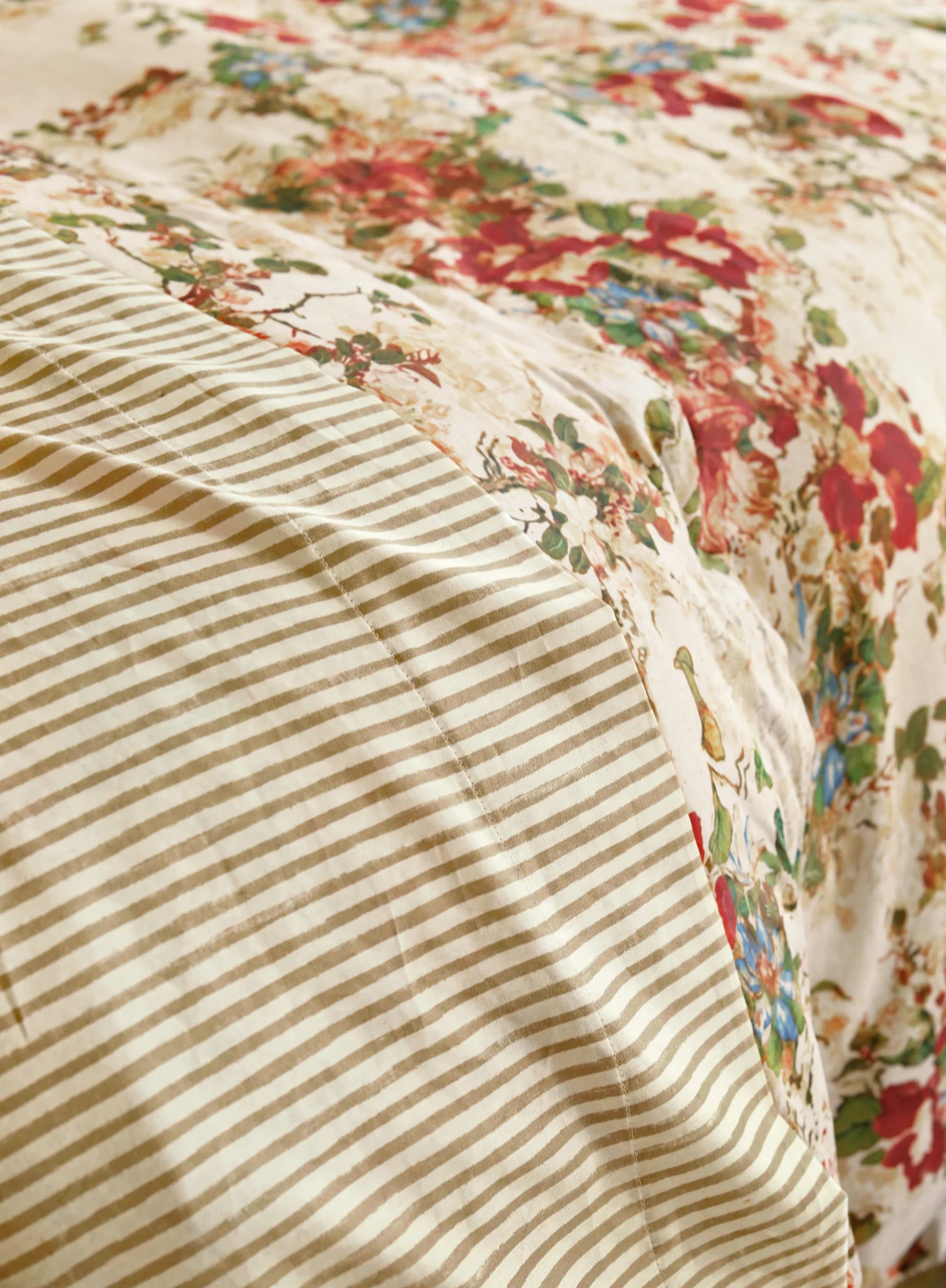 Ivory Hokkaido Flower Duvet Cover Set - Image 4