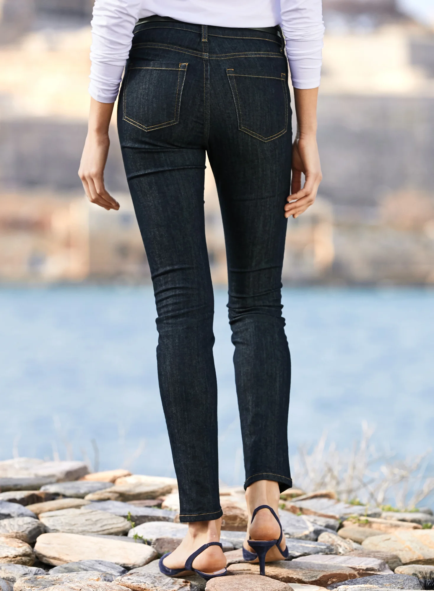 Kate 5-Pocket Jeans - Image 2