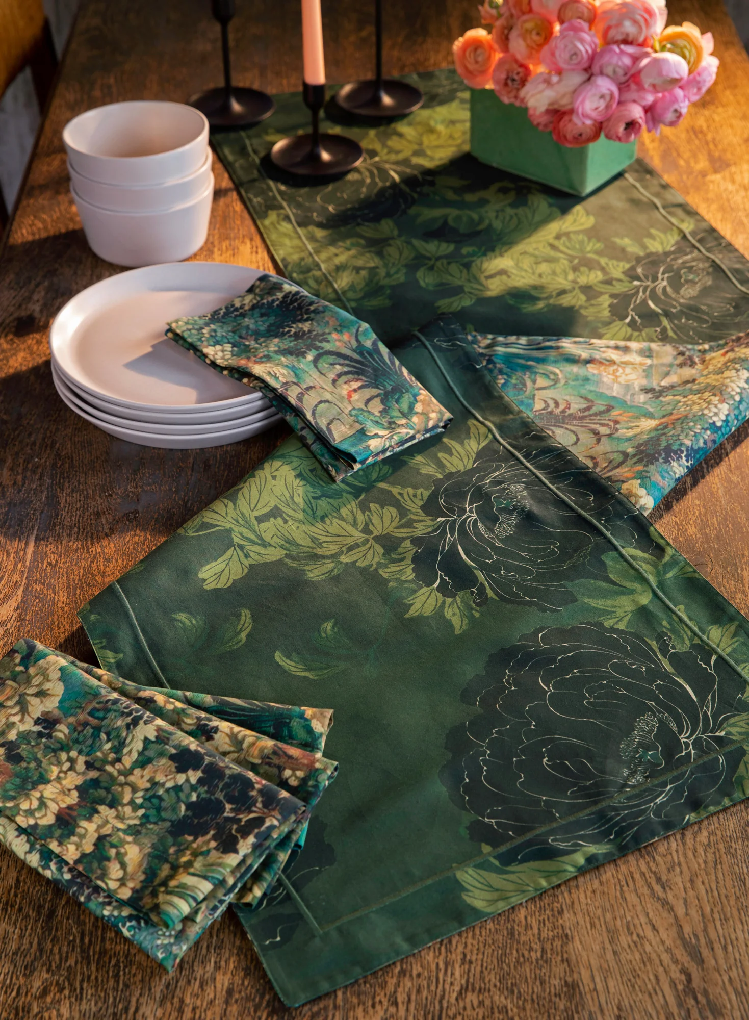 Night Peony/Hydrangea Tablerunner - Image 4