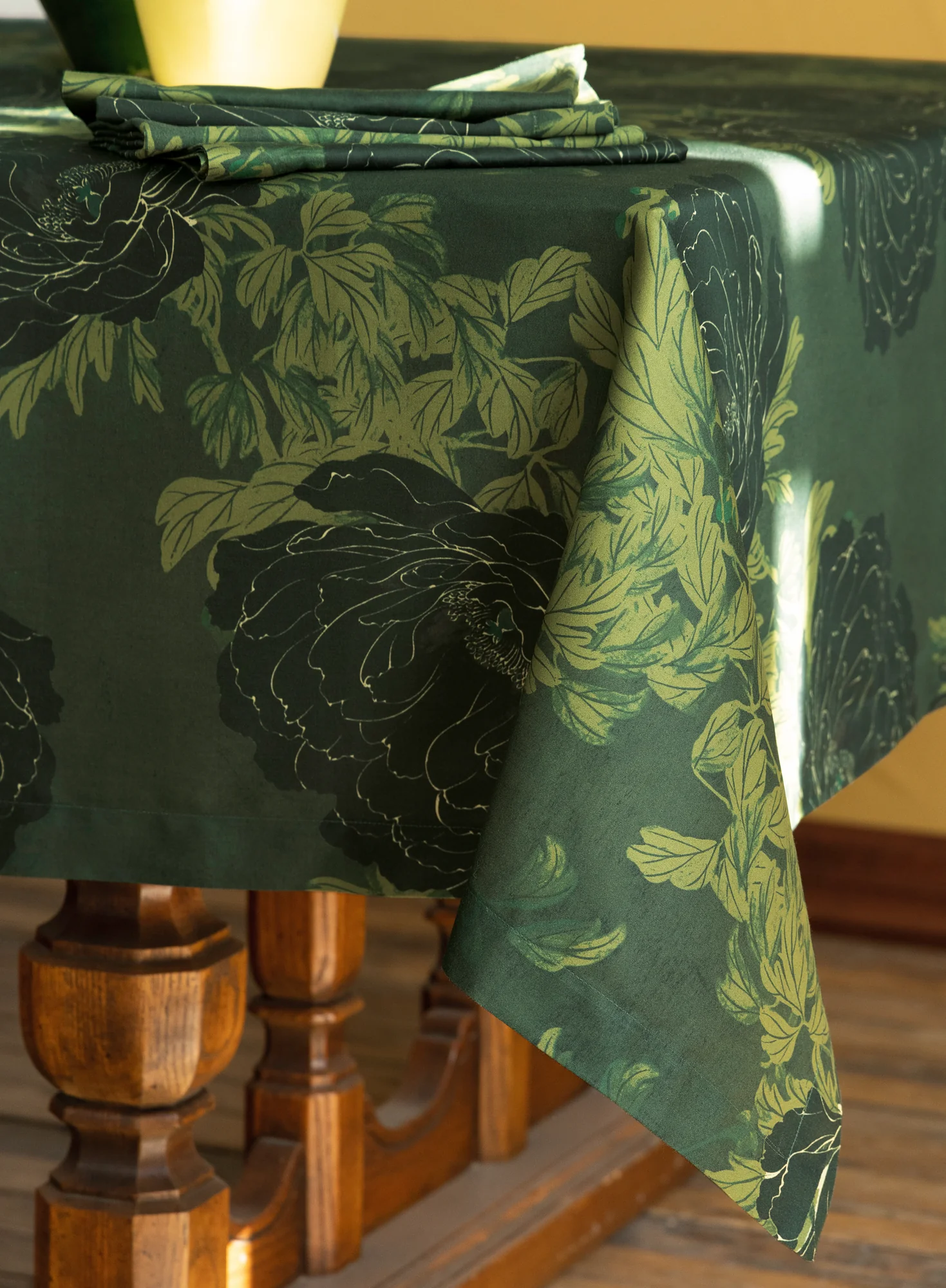 Night Peony Tablecloth