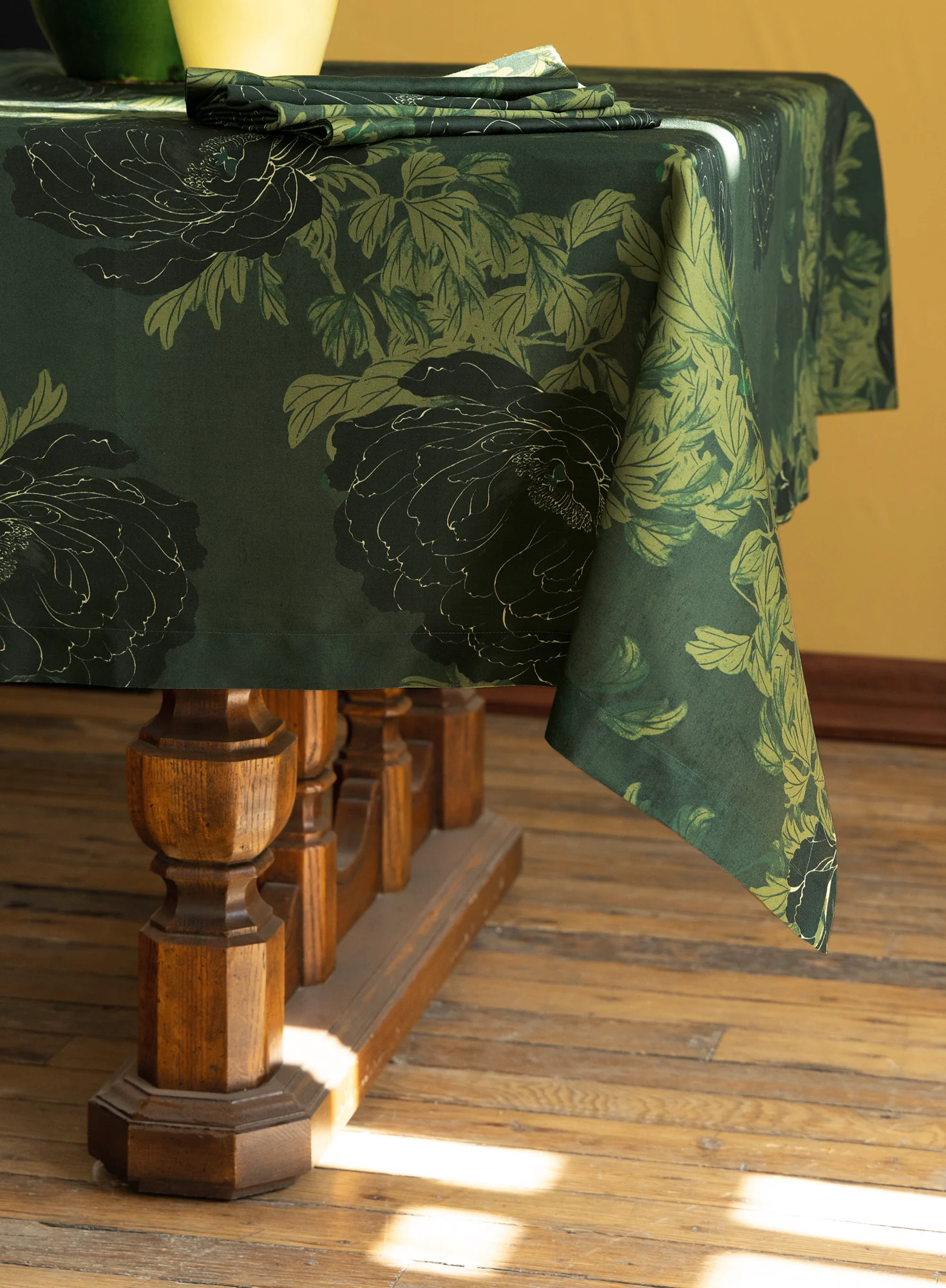 Night Peony Tablecloth - Image 3