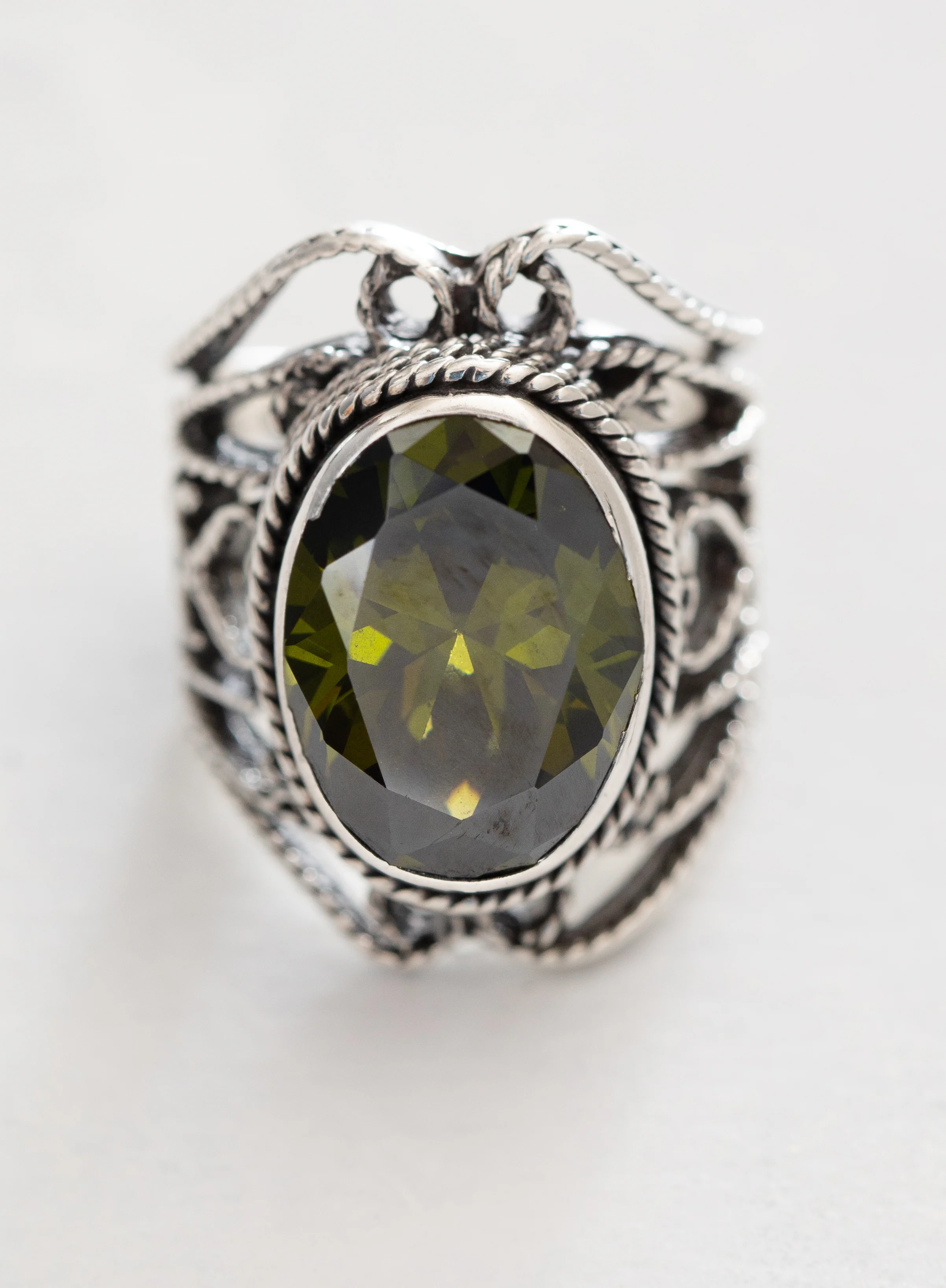 Pre-Raphaelite Ring - Image 2