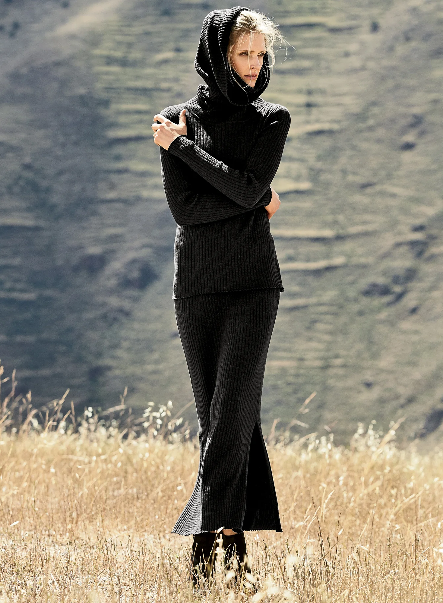 Serissa Cowlneck