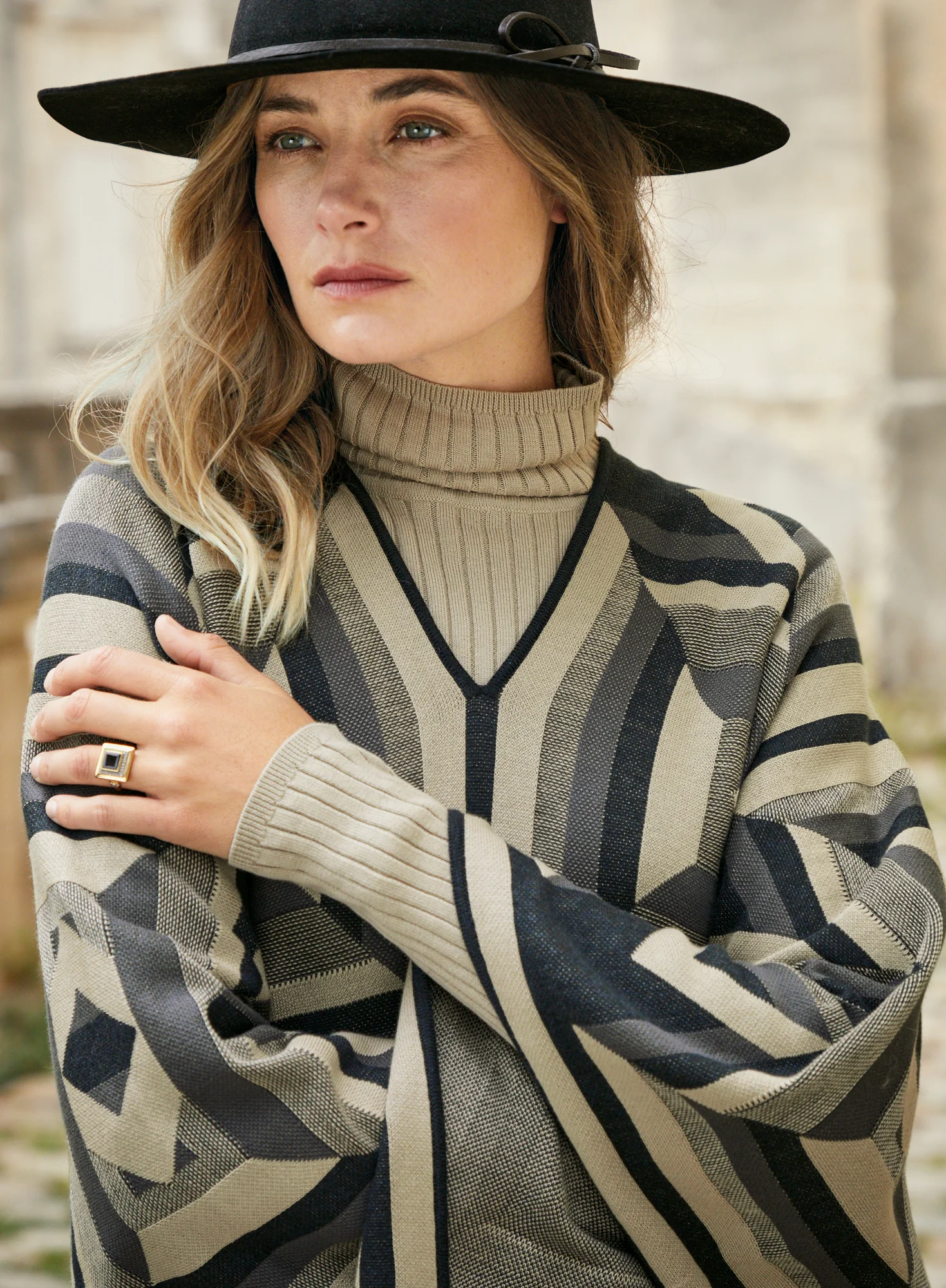 Stella Poncho - Image 5
