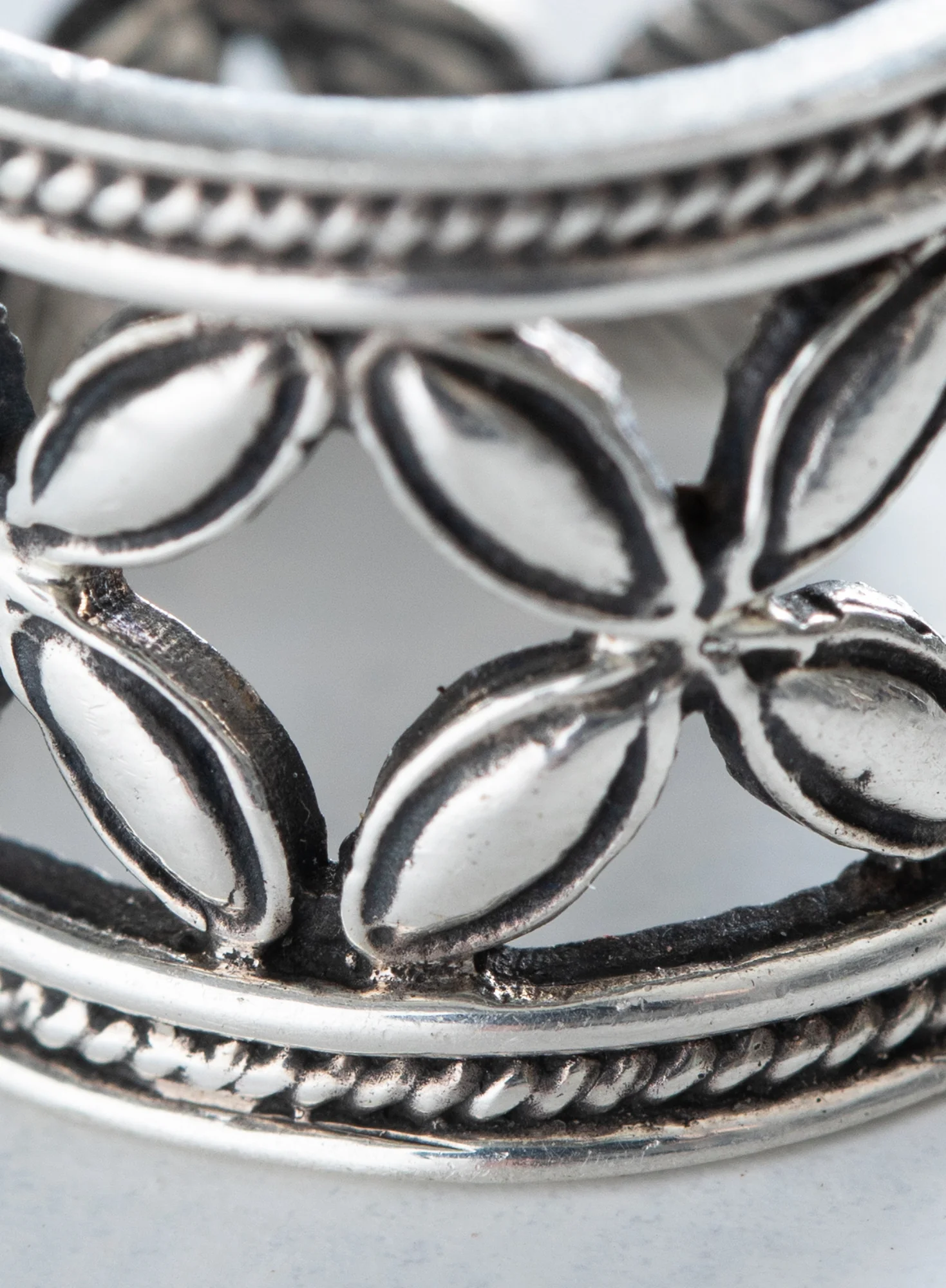 Sterling Silver Quatrefoil Ring - Image 2