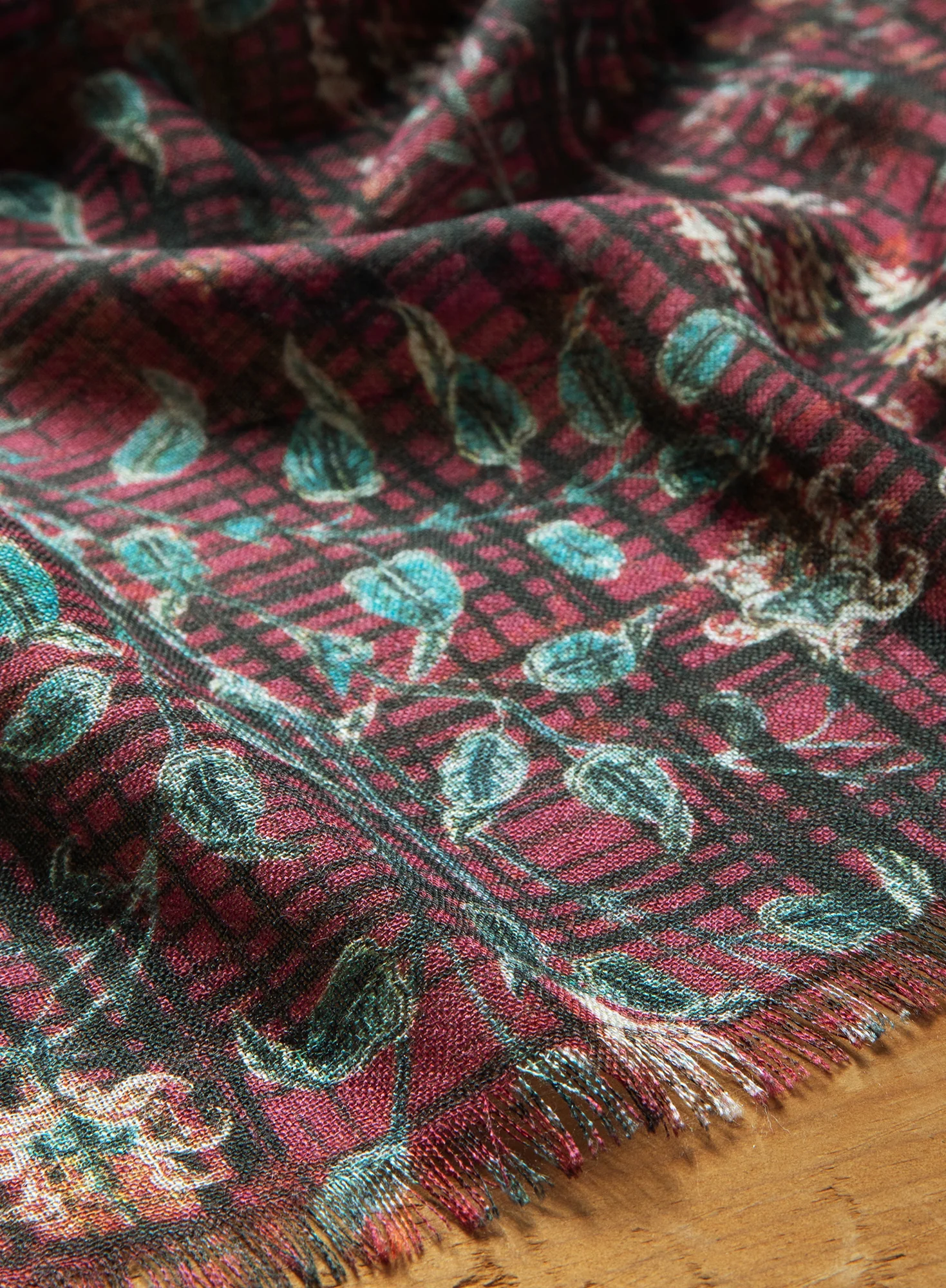 Tartan Vine Scarf - Image 2